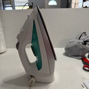 Hamilton Beach White and Teal Iron